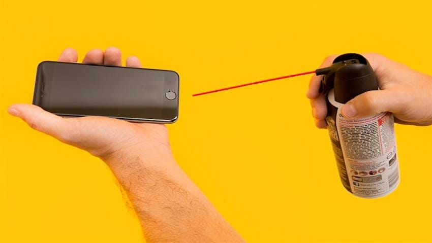 Cách vệ sinh loa iPhone bằng bình khí nén cách vệ sinh loa iphone