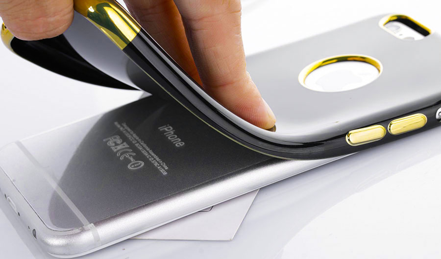 Tháo ốp lưng khi đang sạc Tháo ốp lưng khi đang sạc