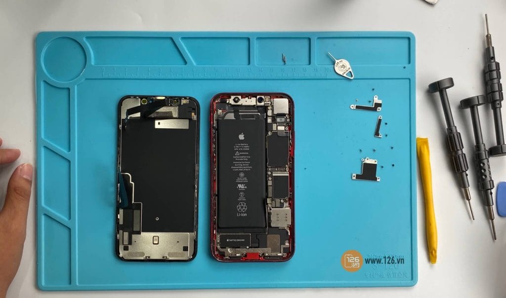 iphone bi loi main dan den nong may hao pin